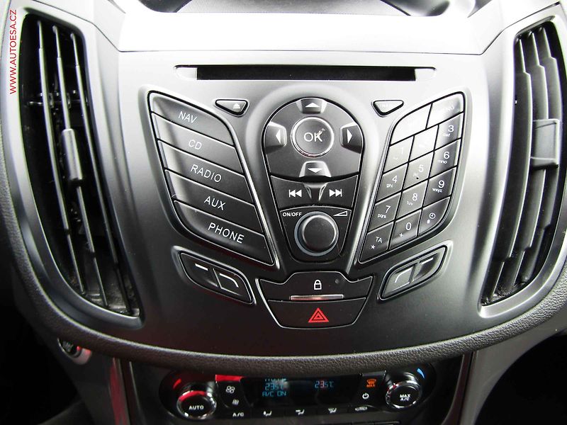 Ford Kuga (2015) 1.5 EB, Navi, xenon - fotka 17 z 22