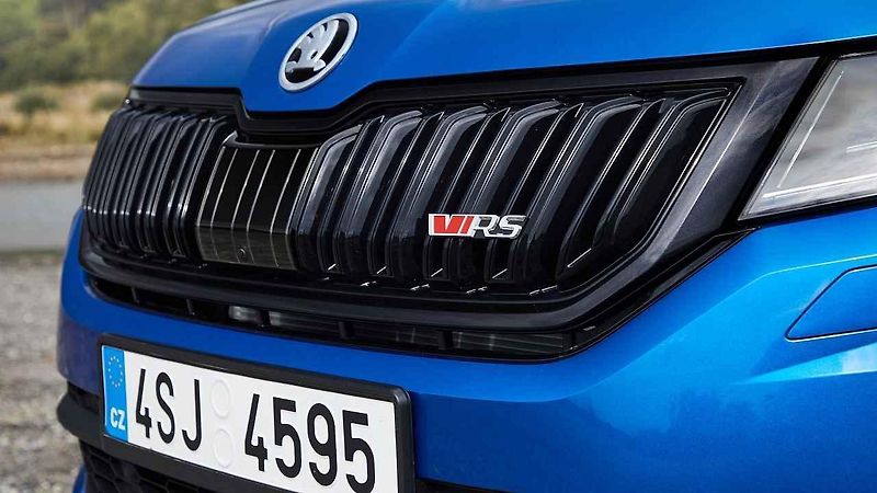 Vybírání vozu v showroomu Škoda Plus