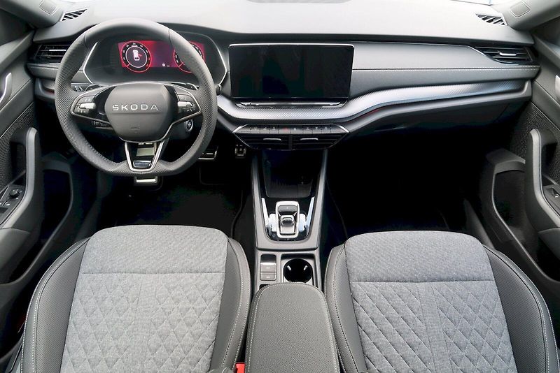 Škoda Octavia (2025) Combi SportLine 1,5 TSi m-HEV - fotka 5 z 32