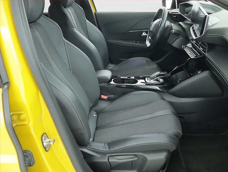 Peugeot 208 (2021) GT Pack 50 kWh, SoH 90% - fotka 9 z 18