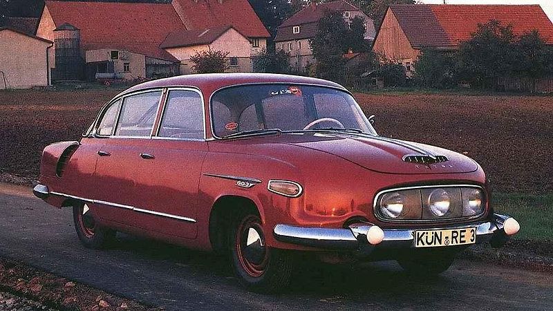 Moderní reinterpretace Škody 110 R od studia NOVAGUE.