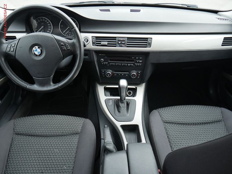 BMW Řada 3 (2012) 2.0 D 318d, AT, klima - fotka 8 z 17