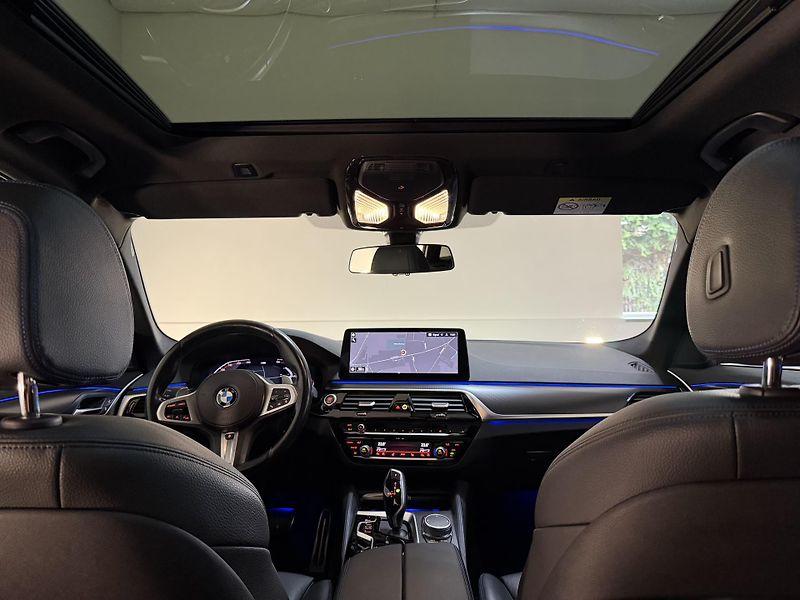 BMW Řada 5 530d xDrive M-Sport Laser FCL - fotka 22 z 48