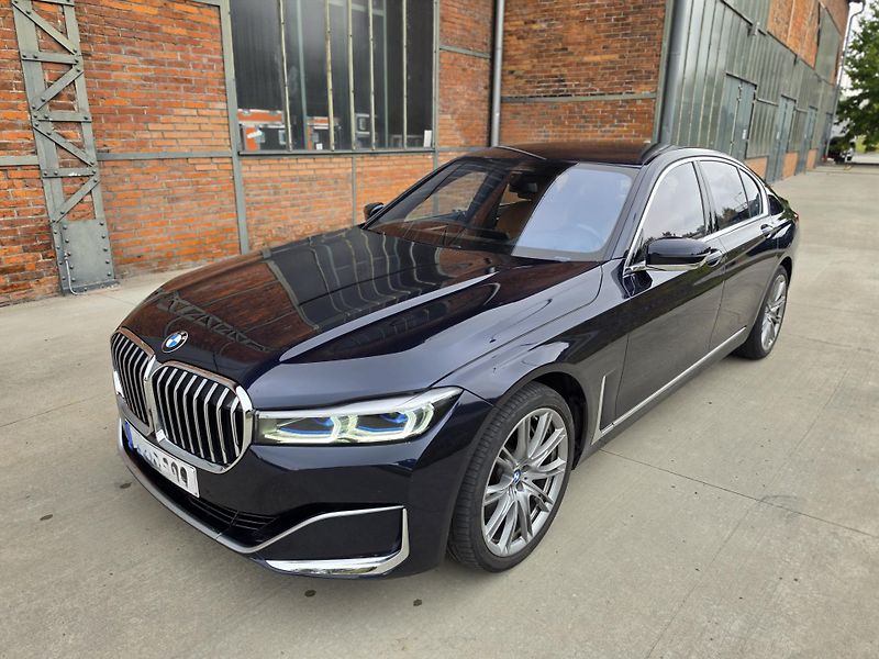 BMW Řada 7 (2020) 740d xDrive Sedan - fotka 1 z 30