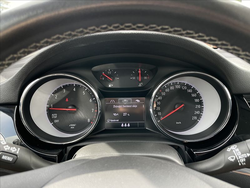 Opel Astra 1,2 Turbo Tourer Elegance ST - fotka 10 z 19