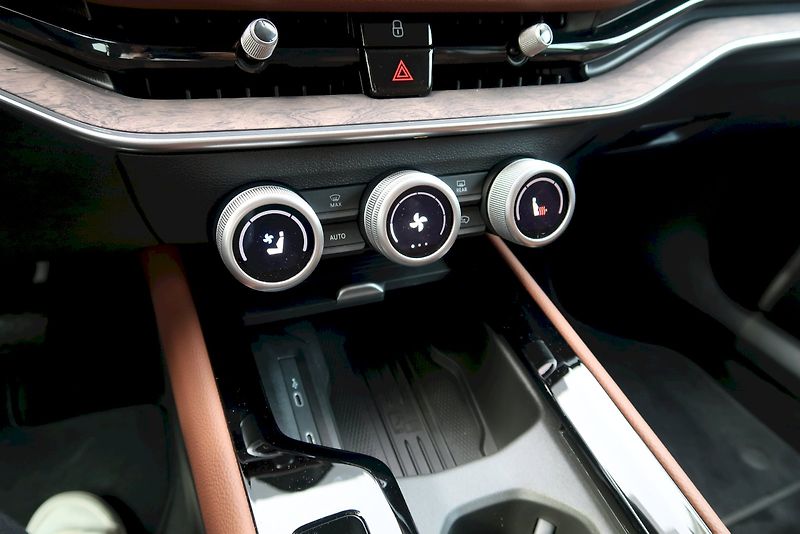 Škoda Superb (2024) Combi L&K 2,0 TDi/110  kW DSG - fotka 24 z 33