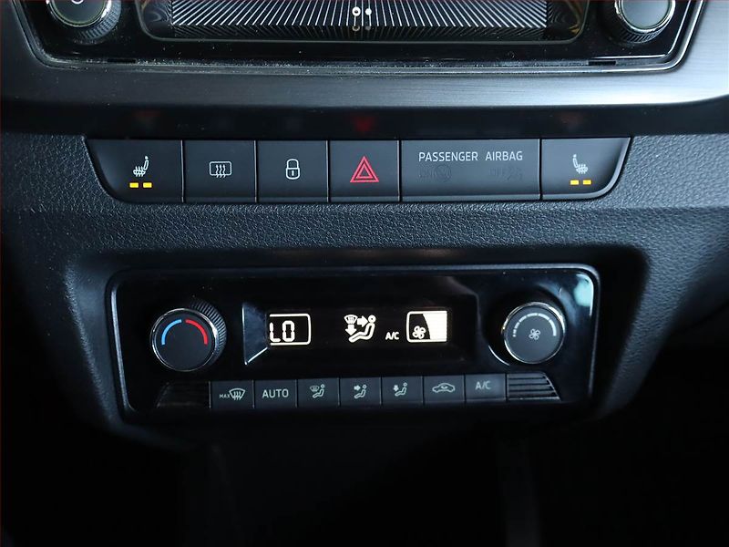 Škoda Fabia (2018) 1.0 TSI, Navi, Tempomat - fotka 21 z 21