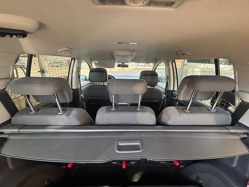 Volkswagen Touran 1.4TSi/2013/7MÍST,MAN6,103kW-Z - fotka 27 z 55