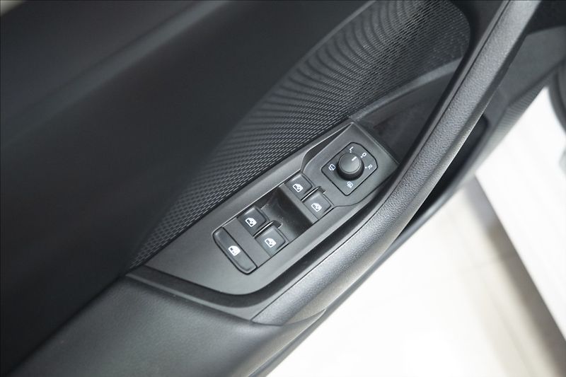 Škoda Octavia 2,0 TDI ČR KEYLESS VÝHŘEV ČR - fotka 15 z 39