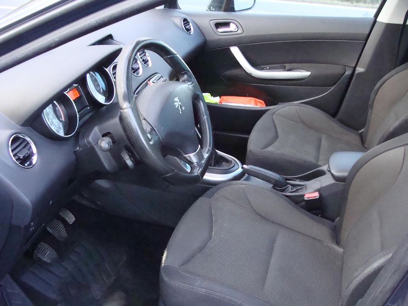 Peugeot 308 1.6 HDi, 68 kW, panorama,klima - fotka 9 z 31