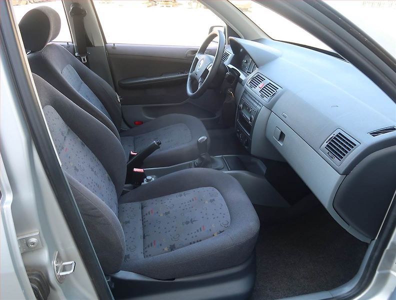 Škoda Fabia (2002) 1.4, nová STK, Tažné - fotka 9 z 13