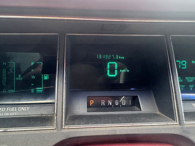 Lincoln Town Car (1991) 5.0 MOTOR MUSTANG - fotka 6 z 6