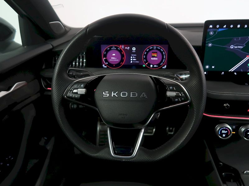 Škoda Superb (2026) SPORTLINE 2.0TDI 142KW 4x4 DSG - fotka 18 z 48