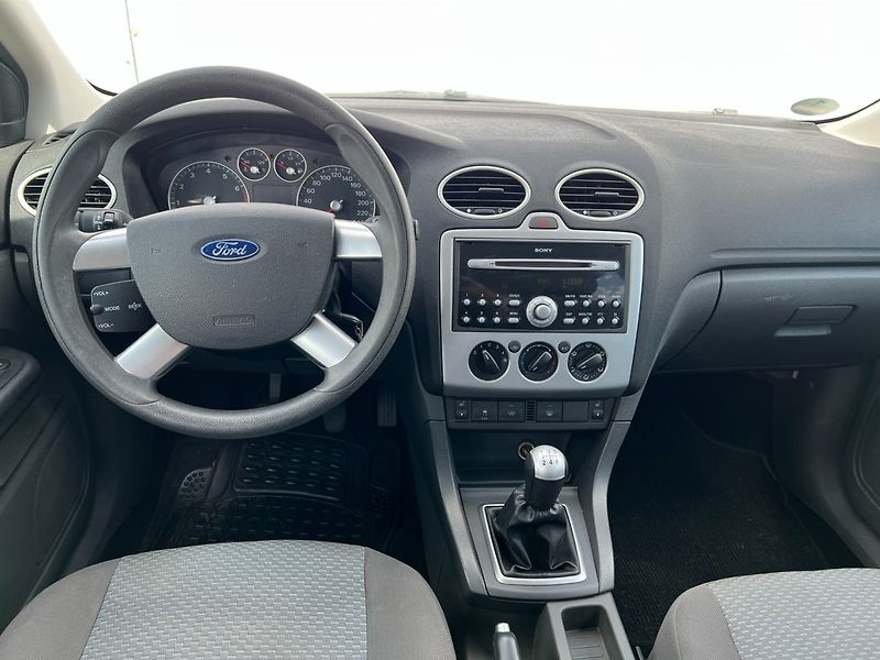 Ford Focus (2008) Kombi 1.8i - fotka 13 z 23
