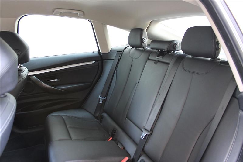 BMW Řada 3 320i GT / xDrive / HUD / 360° - fotka 37 z 49