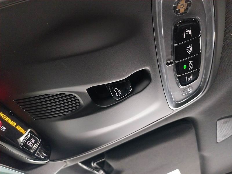 Volvo V90 (2019) T8 Twin Engine AWD - fotka 25 z 25