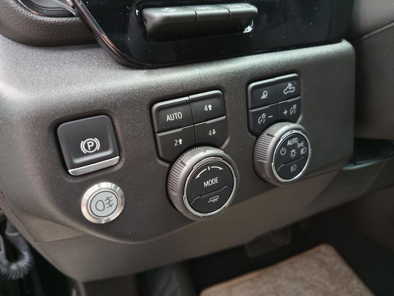 Chevrolet Silverado (2025) ZR2, rezervováno - fotka 18 z 29