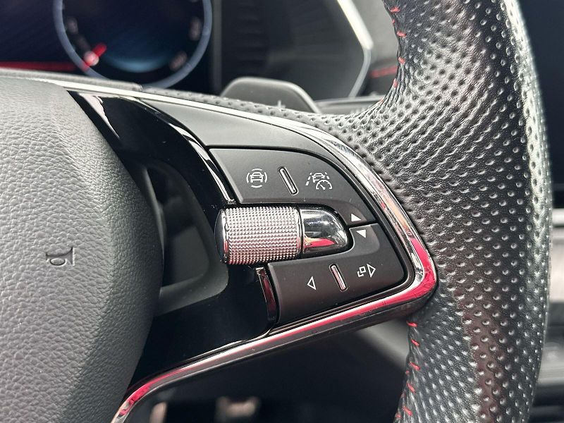 Škoda Octavia (2020) Combi 1.4 TSI iV DSG RS - fotka 16 z 35