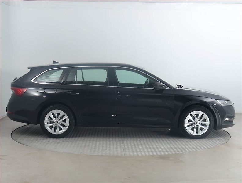 Škoda Octavia (2023) 2.0 TDI - fotka 6 z 21