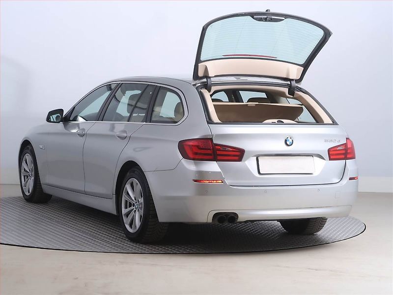 BMW Řada 5 (2011) 530d, Automat, Navi, Tempomat - fotka 16 z 22