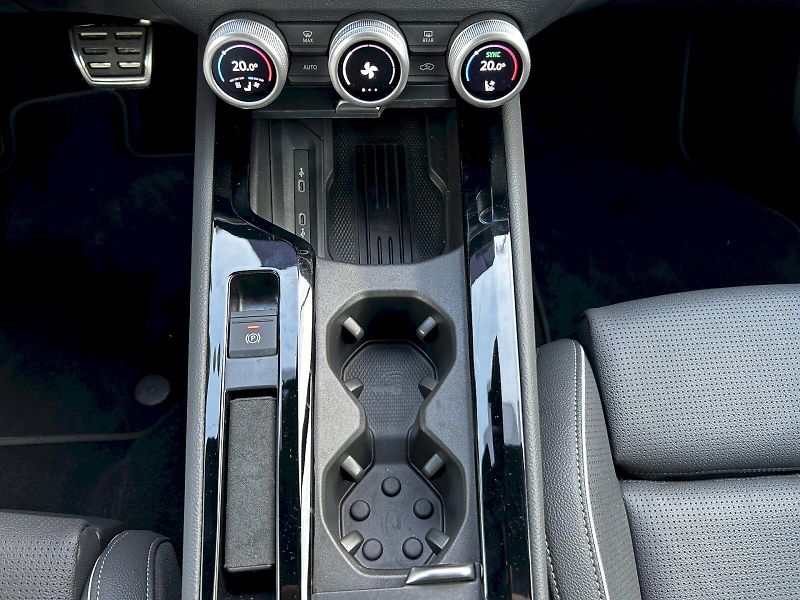 Škoda Superb (2025) Combi 2.0 TDI 142kW 4x4 DSG Sp - fotka 24 z 35