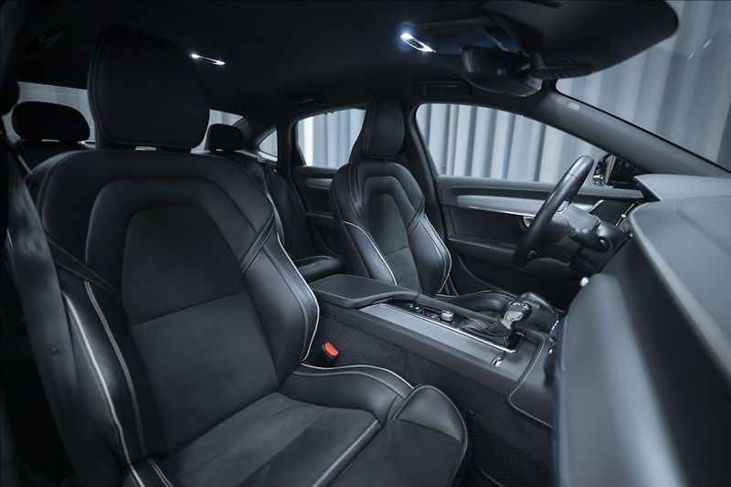 Volvo S90 2,0 D4 NAVI KAMERA 4x VÝHŘEV - fotka 9 z 42