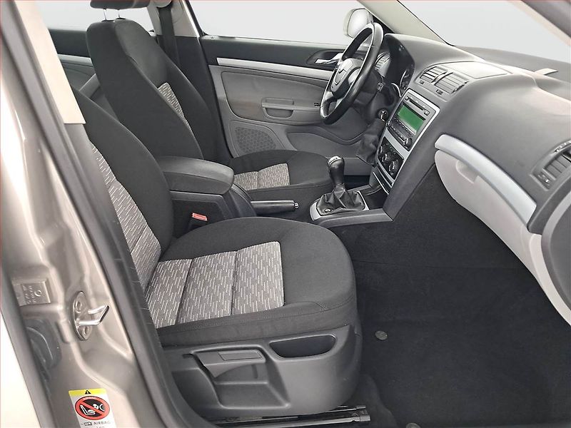 Škoda Octavia (2009) Ambiente 1.4 TSI, Tempomat - fotka 9 z 16