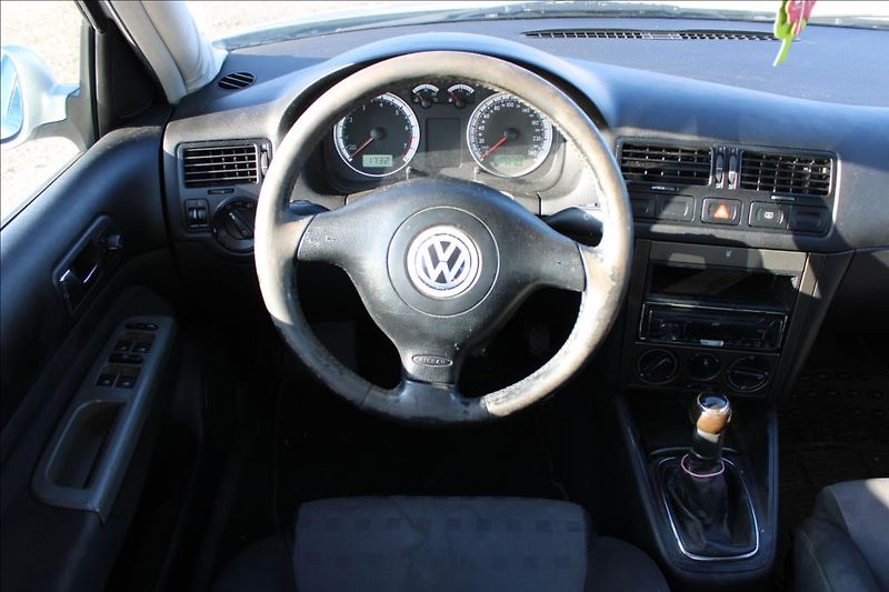 Volkswagen Bora 1,6 i  KLIMA, STK 7/2027 - fotka 11 z 19