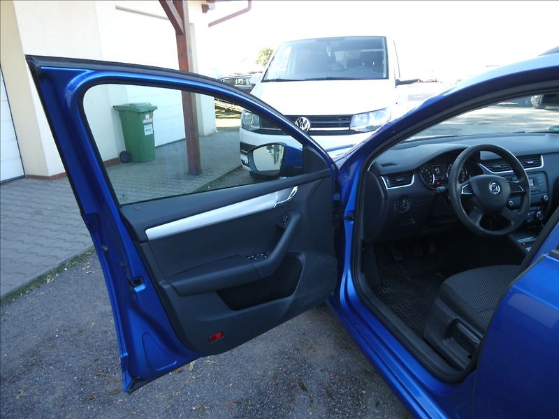 Škoda Octavia 1,6 TDi 77kW 4x4 serviska - fotka 19 z 45