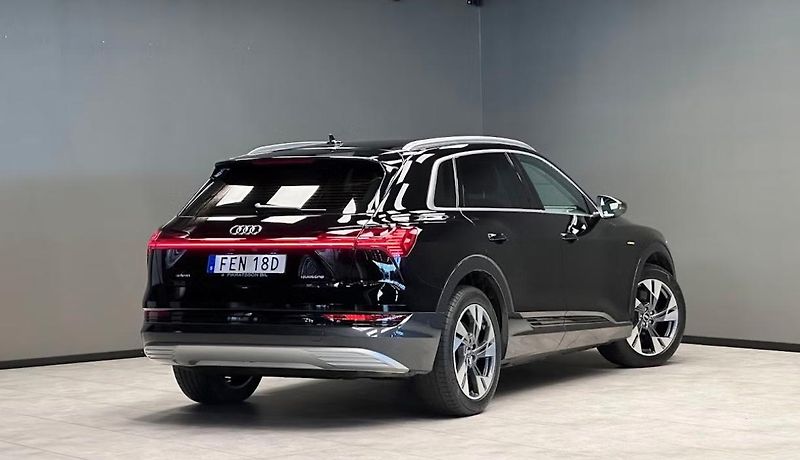 Audi e-tron 55 Quattro SoH 94% Kam Tažné - fotka 2 z 23