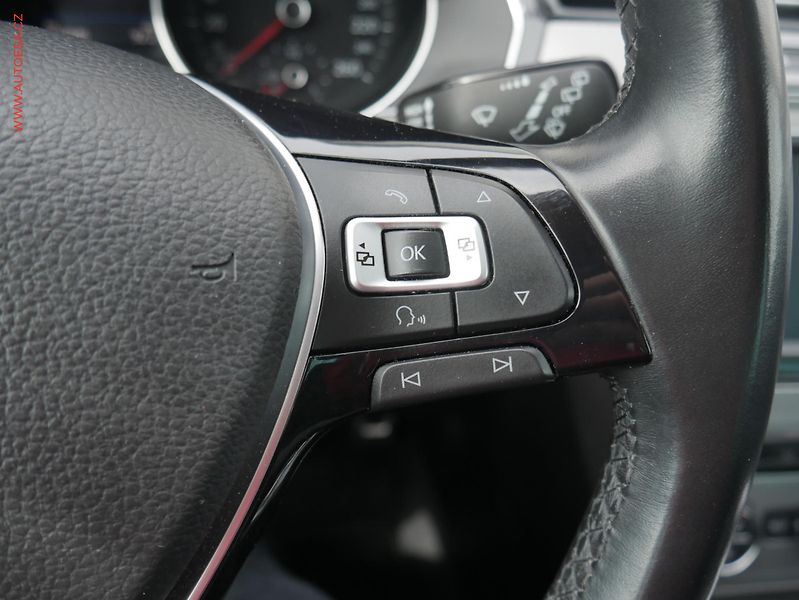 Volkswagen Passat (2017) 2.0TDi, ČR, DSG, navi, LED - fotka 16 z 23