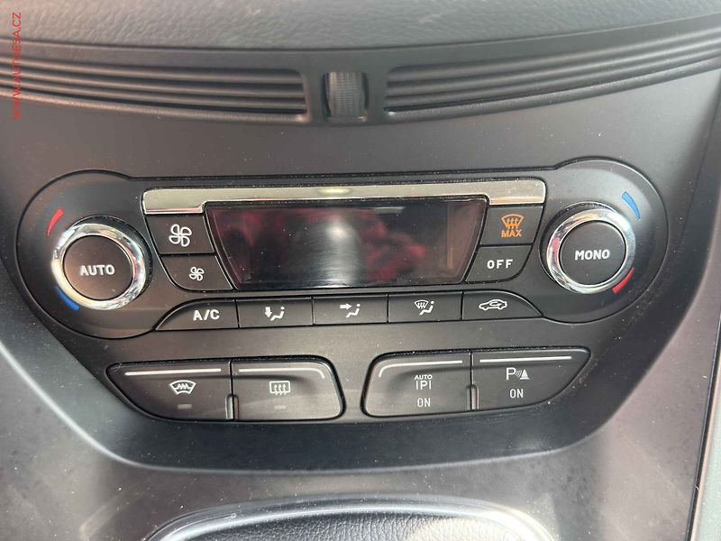 Ford C-MAX (2012) 2.0TDCi, AC, kamera - fotka 16 z 20