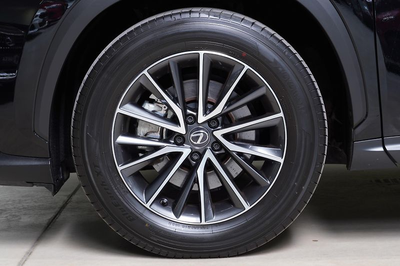 Lexus NX 350h 1.MAJ,DPH,Kamera,El.kufr - fotka 12 z 28