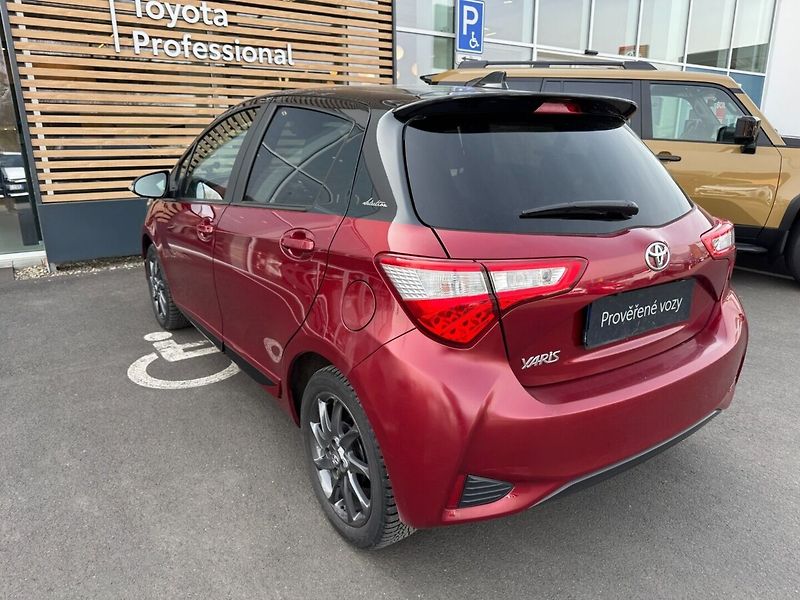 Toyota Yaris SELECTION - fotka 16 z 18