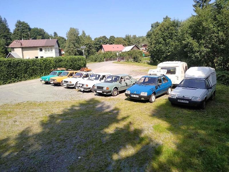 Škodovka Prcek má také efektní podsvícení podvozku.