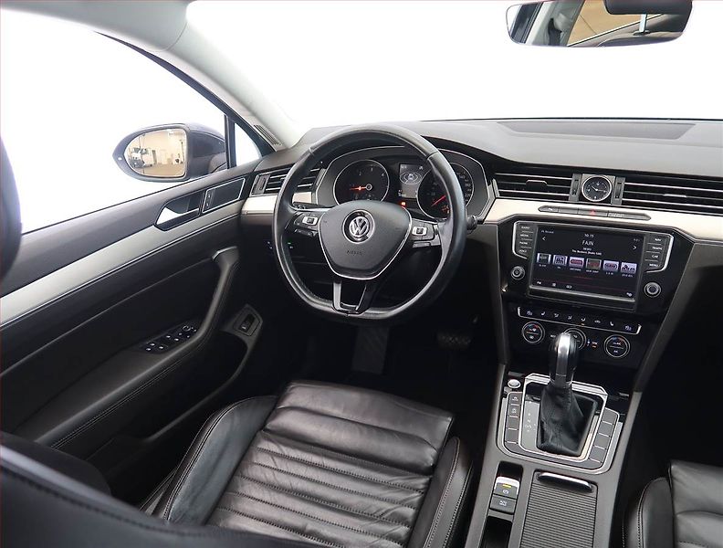 Volkswagen Passat (2016) 2.0 TDI, Automat, Serv.kniha - fotka 7 z 22