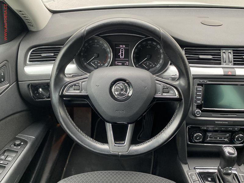 Škoda Superb (2015) 2.0 TDi, Ambition, DSG, navi - fotka 11 z 19