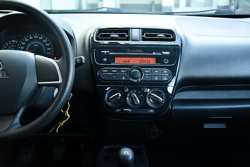 Mitsubishi Space Star 1.0i 52kW A/C - fotka 7 z 29