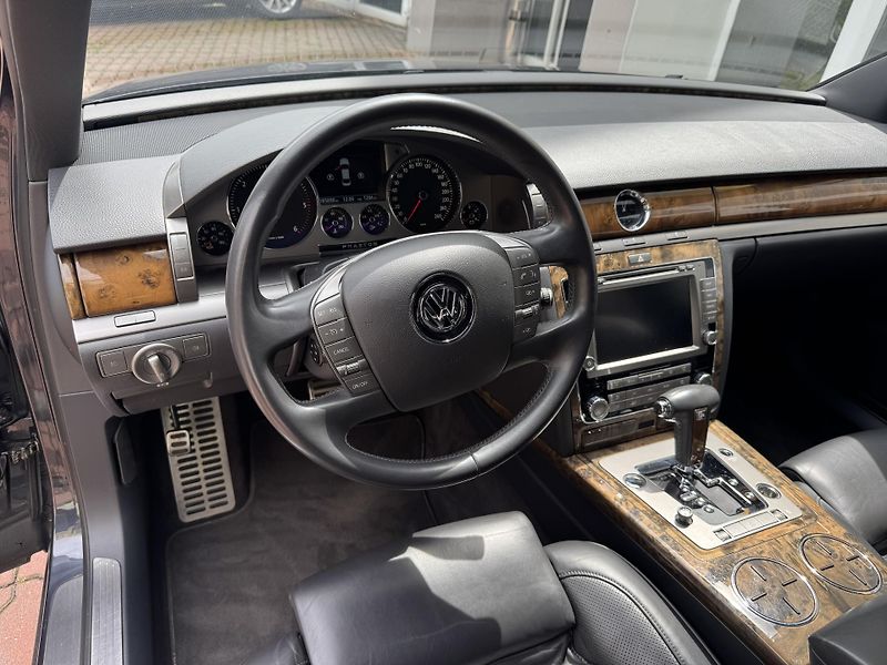 Volkswagen Phaeton (2011) 3.0TDI 176kW - fotka 12 z 22