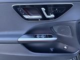 Mercedes-Benz Třídy C (2025) 300T 4Matic AMG Distronic 360° - náhled 9