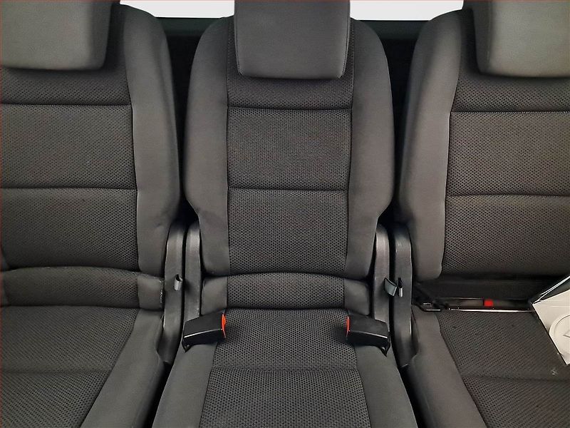 Volkswagen Touran (2012) 1.2 TSI, Serv.kniha - fotka 10 z 14
