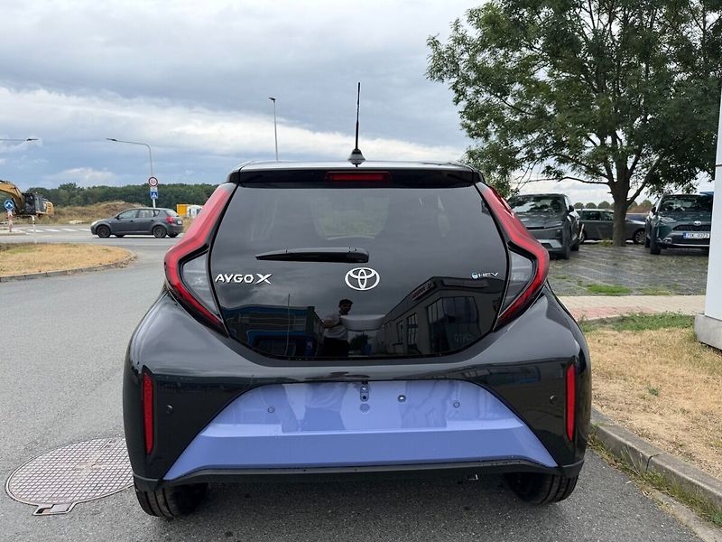 Toyota Aygo 1.5HEV Style Smart - fotka 5 z 9