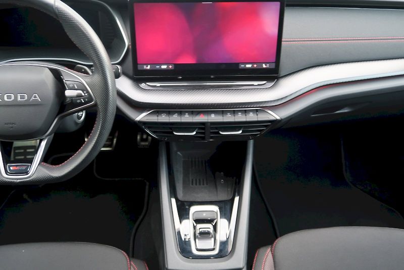 Škoda Octavia (2025) RS 2,0 TSI 195 kW DSG - fotka 22 z 30