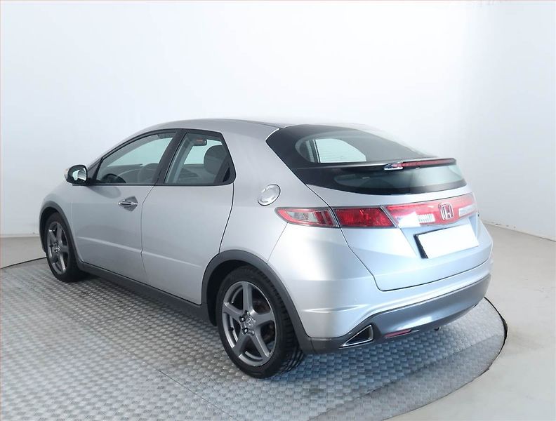 Honda Civic (2010) 1.4 i-VTEC - fotka 4 z 17