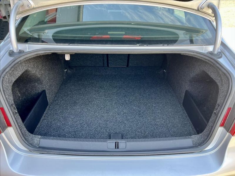 Volkswagen Passat 2,0 FSI  COMFORTLINE - fotka 14 z 28