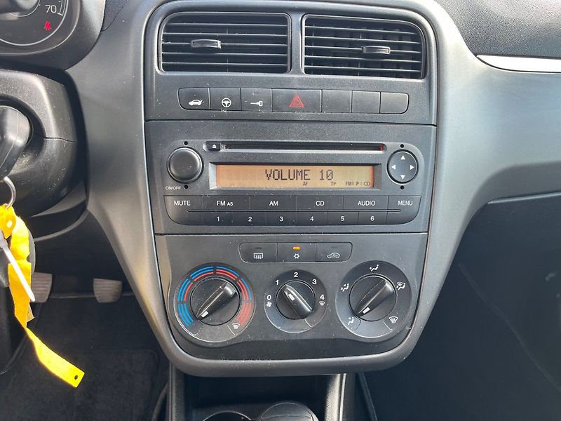 Fiat Punto (2008) 1.4 i Klima - fotka 10 z 18