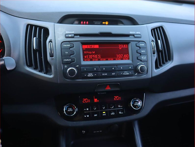 Kia Sportage (2011) 1.7 CRDi, Tempomat - fotka 12 z 17