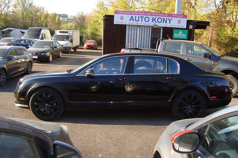 Bentley Continental Flying Spur (2006) 6.0 V12 TwinTurbo - fotka 4 z 54