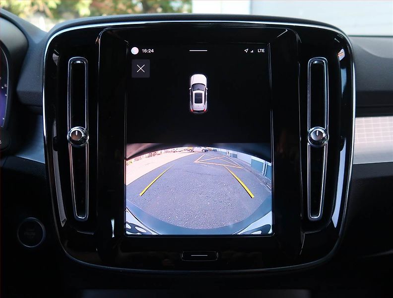 Volvo XC40 (2022) B4 - fotka 17 z 21
