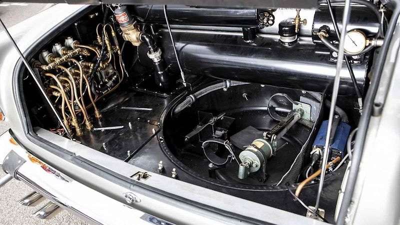 Aston Martin DB5 z filmu Goldfinger